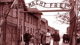 En Polonia, el Ejército Soviético libera el campo de concentración nazi de Auschwitz
