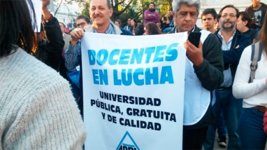 Docentes universitarios entrerrianos reclamaron la apertura de paritarias