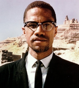 Malcolm X, defensor de los derechos de los afroamericanos, es asesinado en Nueva York